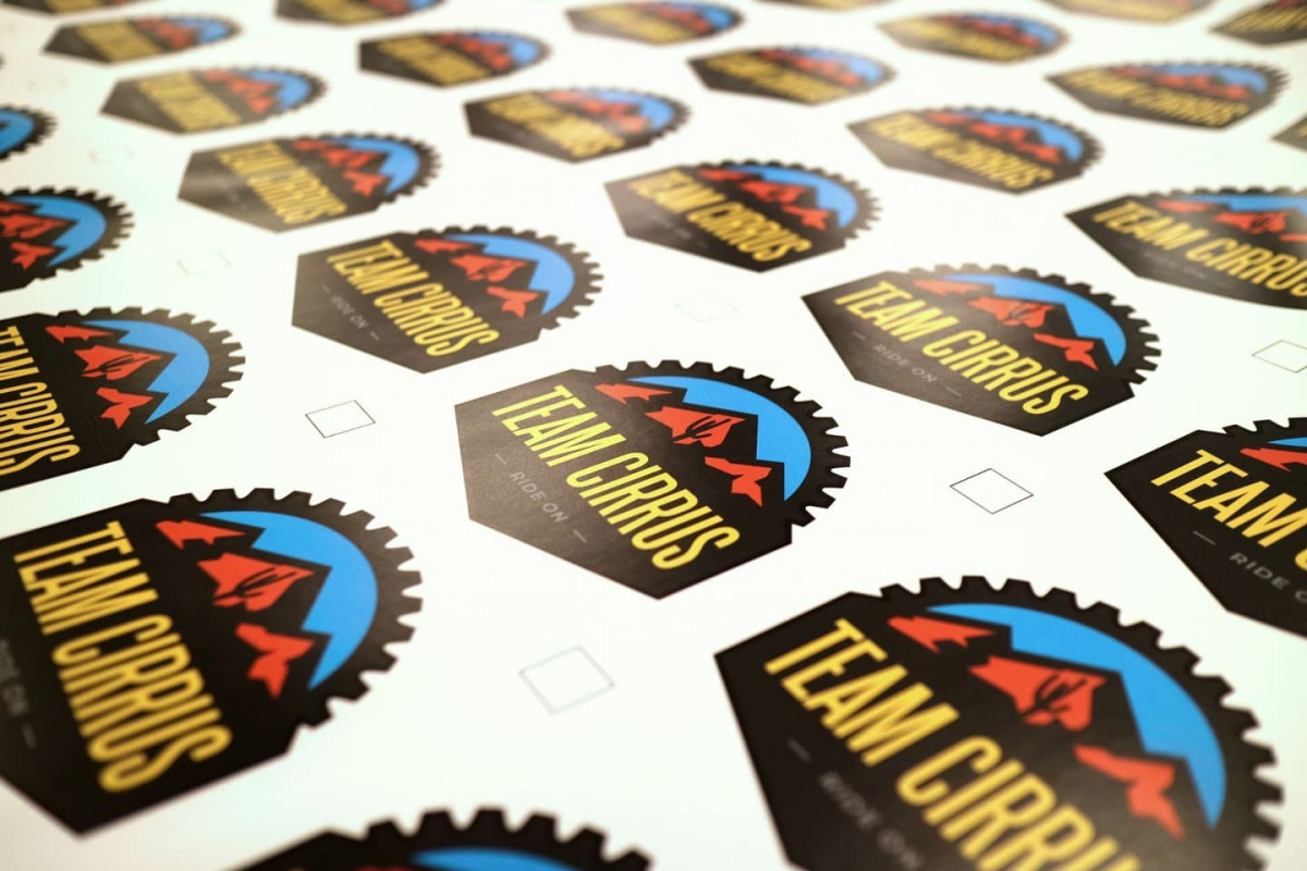 Печать наклеек